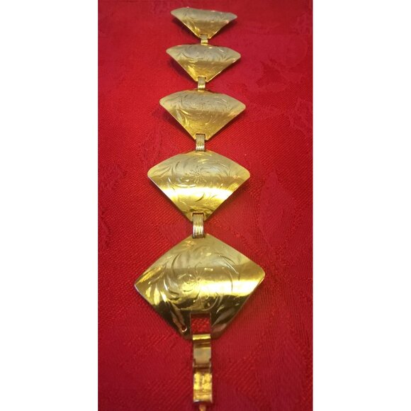 Gold Toned Diamond Pattern Design Bracelet 7" Size Medium - Picture 2 of 7